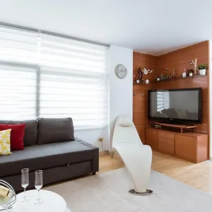 Two Bedroom Townhouse Within 10min Walk From Beach , Barcelona España
